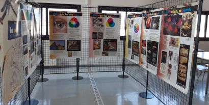 panneaux d'exposition sur la couleur
