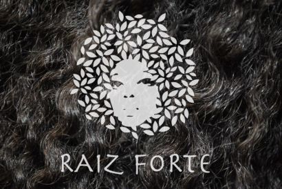 Cheveux métissé avec logo du film