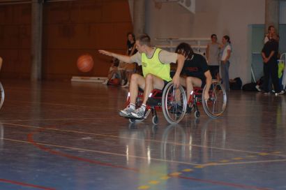 Match de basket en fauteuil roulant
