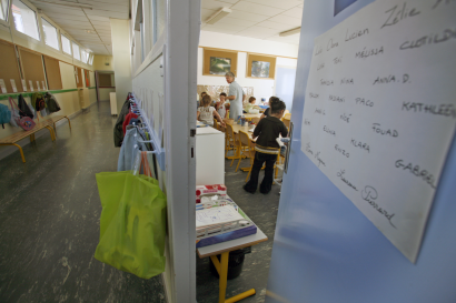 Porte d'une salle de classe en maternelle