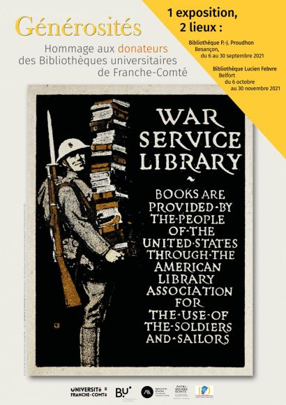 soldat tenant une pile de livres
