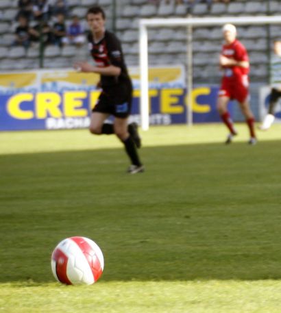 Ballon de football dans un stade