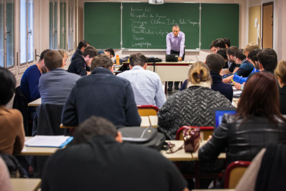 Formation d'enseignants dans une salle de cours de l'ESPE