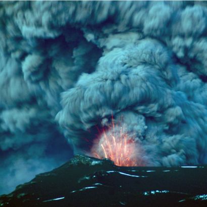 Volcan en éruption