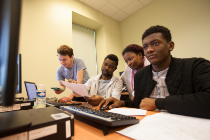 Des étudiants du département GLT pendant un jeu de simulation 