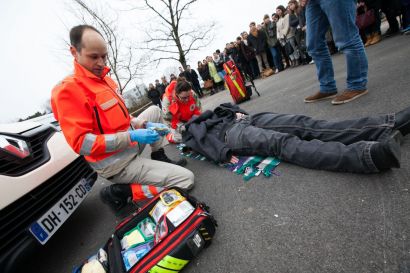 Simulation d'assistance à un piéton renversé
