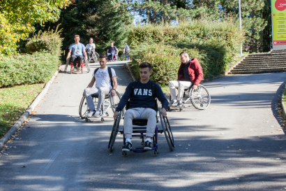 Parcours en fauteuil sur le campus