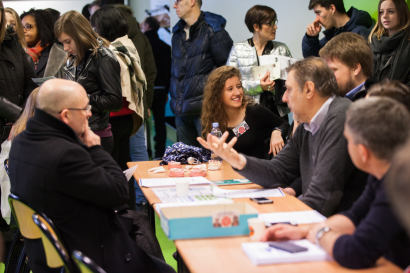 Discussions sur un stand 