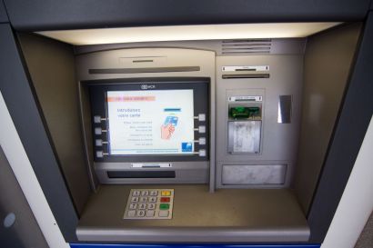Un distributeur bancaire.