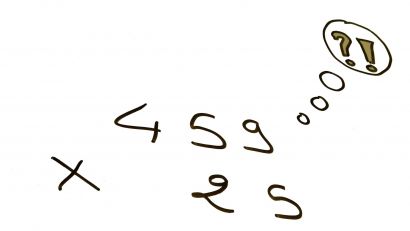 multiplication à la main sur tableau noir