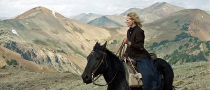 Photo extraite du film : l'actrice principale sur un cheval