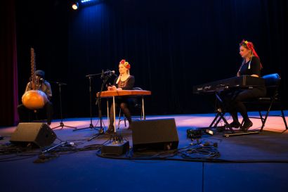 Photo d'un spectacle avec des stagiaires du CLA
