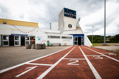 vue extérieure du bâtiment principal de l'U-sports