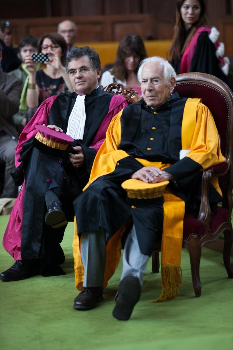 Jean Danier et Philippe Abastado, professeurs honoraires en toge lors de la cérémonie.