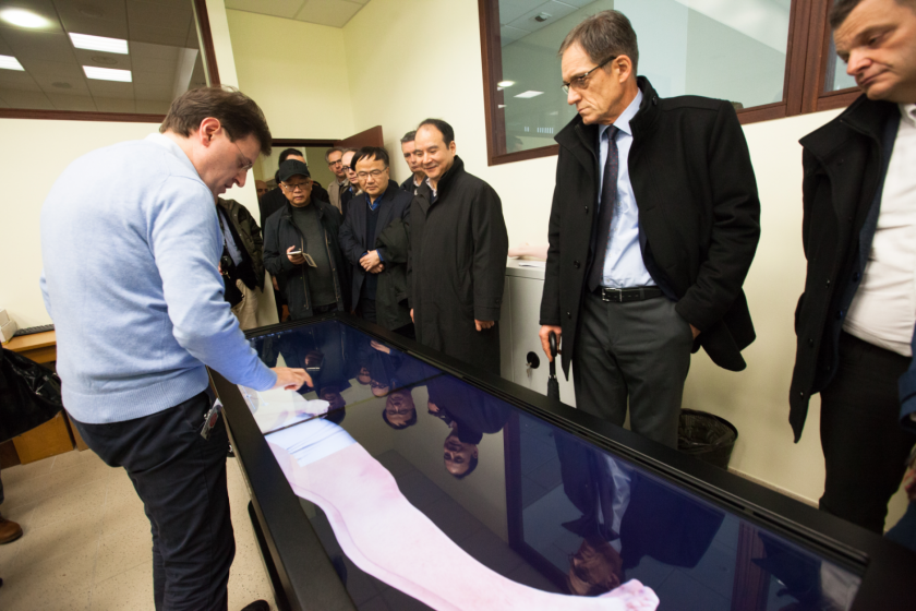 Visite de la délégation chinoise de l'université de Nigbo au laboratoire d'anatomie de l'UFC.