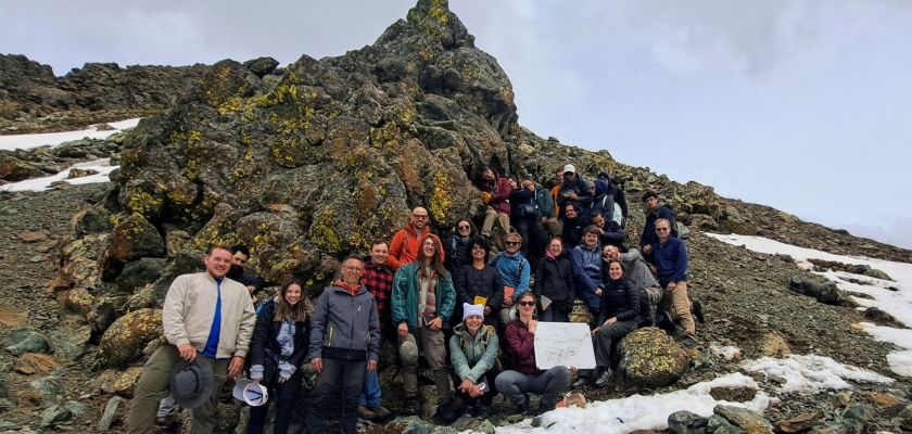 Camp de terrain dans les Alpes