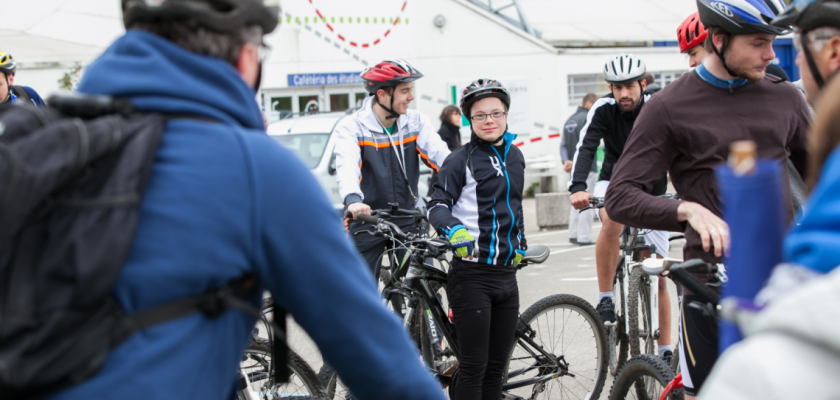 Un groupe de cyclistes.