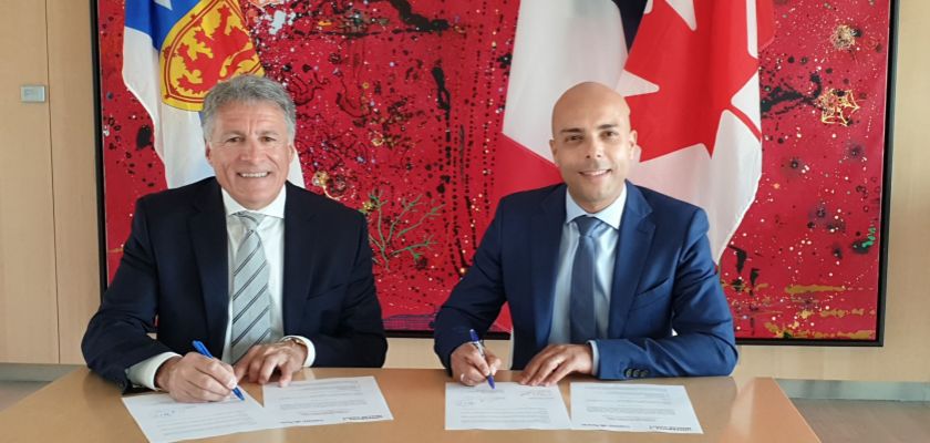 Samir Jemei et Allister Surette, devant le nouvel accord.