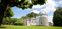 Les bâtiments de la Lunette Méridienne et de l'Astrographe