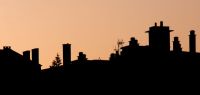 Toits en ville en contre-jour