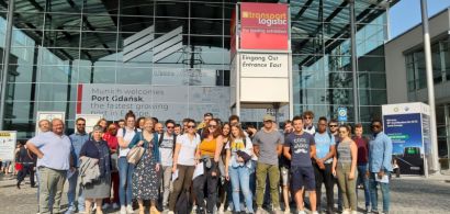 Groupe d'étudiants au salon