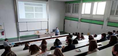 Les élèves du lycée Cournot en amphi à l'IUT