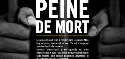 mains derrière des barreaux