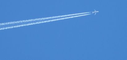 Avion dans le ciel