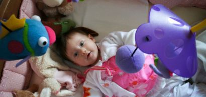 Photo d'un bébé dans son lit