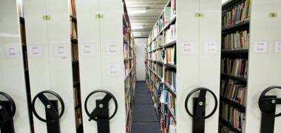 Rayonnages de bibliothèque