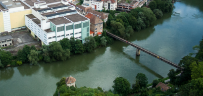 Le Doubs et la friche industrielle vus de la Citadelle de Besançon