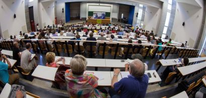 Conférence en amphithéâtre.