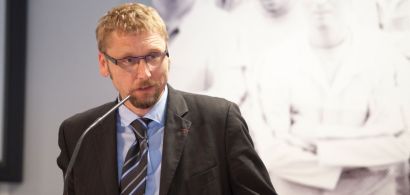 Nicolas Chaillet en train de prononcer un discours.