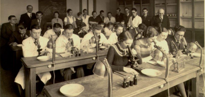 Photo d'archives d'un TP de microscopie