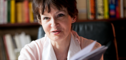 Portrait de Damienne Bonnamy, directrice de l'Université Ouverte