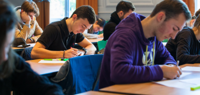 Les étudiants du parcours Sciences Po pendant un concours blanc