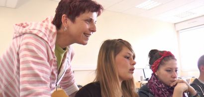 Scène du documentaire dans une salle de classe