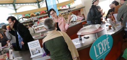Chercheurs et publics pendant le festival des expérimentariums.