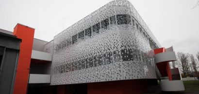Vue extérieure de l'IUT de Vesoul rénové.