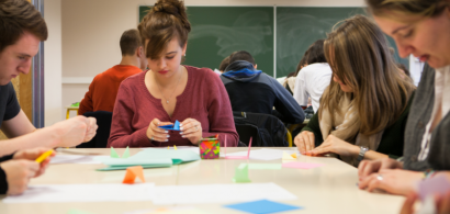 Des lycéens participant à un atelier origami lors d'une précédente journée de découverte 