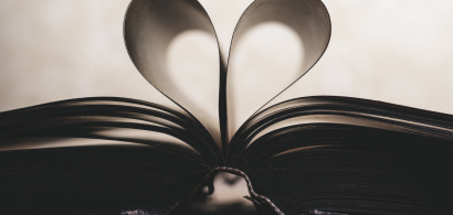 pages d'un livre formant un coeur