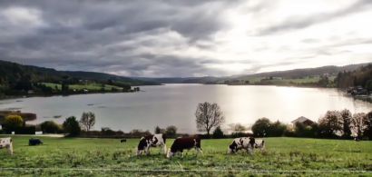 Vue générale du lac de Malbuisson extraite de la vidéo.