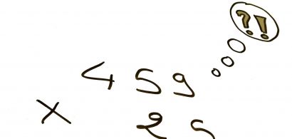 multiplication à la main sur tableau noir