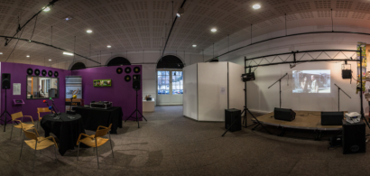 Vue panoramique de la salle d'exposition 