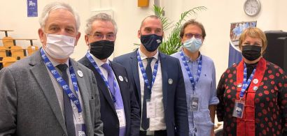 5 personnes masquées