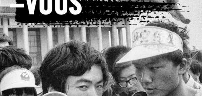 Manifestants asiatiques avec un porte-voix