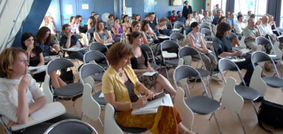 Le public d'un colloque dans la salle Quemada du CLA