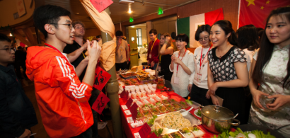 Le stand des étudiants chinois au « Tour du monde en 80 plats »
