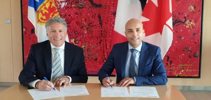 Samir Jemei et Allister Surette, devant le nouvel accord. 
