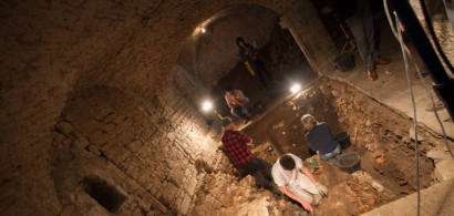 Fouille dans la crypte de l'église Notre-Dame